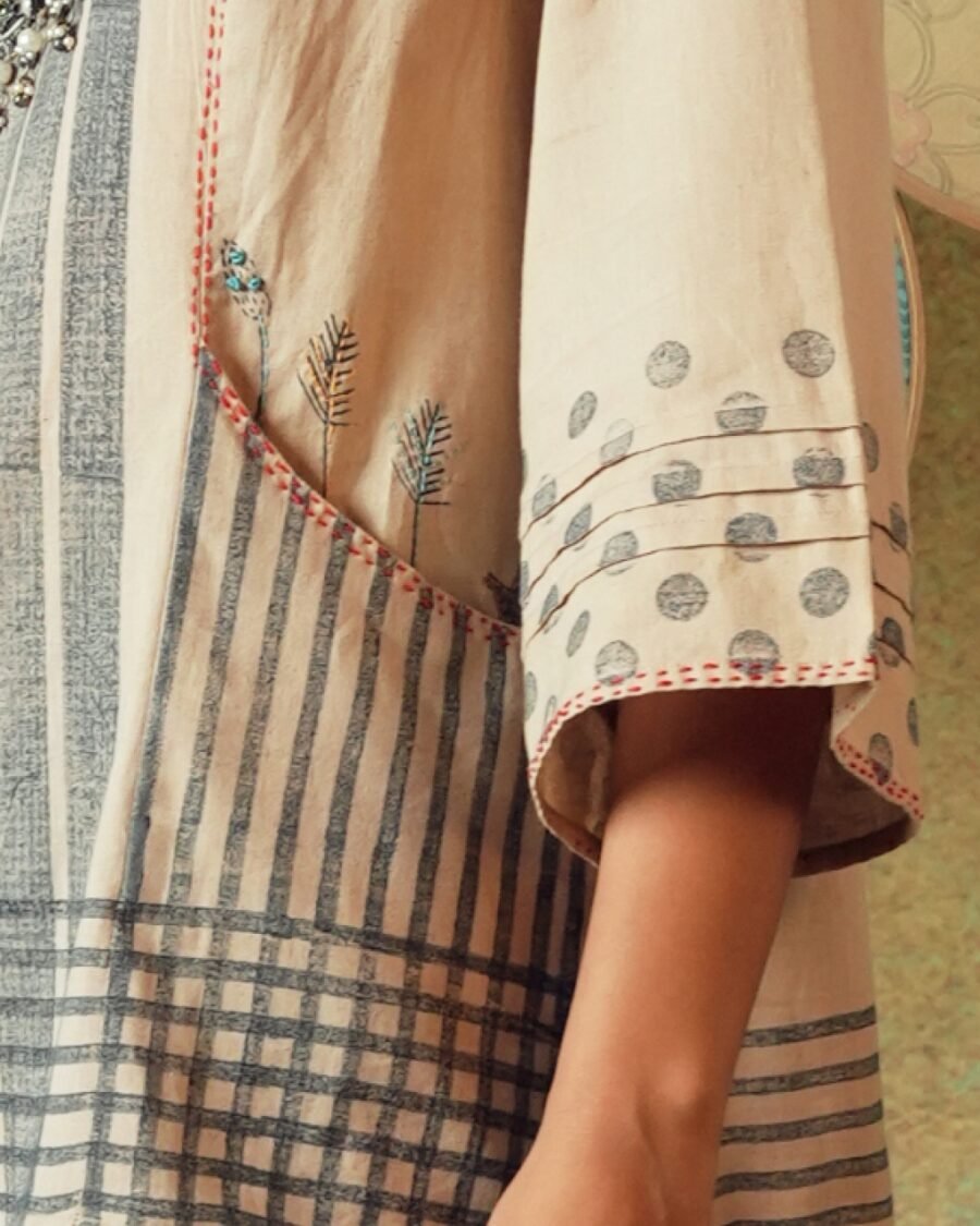 Close up of sleeve of Beige block printed tunic with princess line cut and embroidered pocket – RA Studio